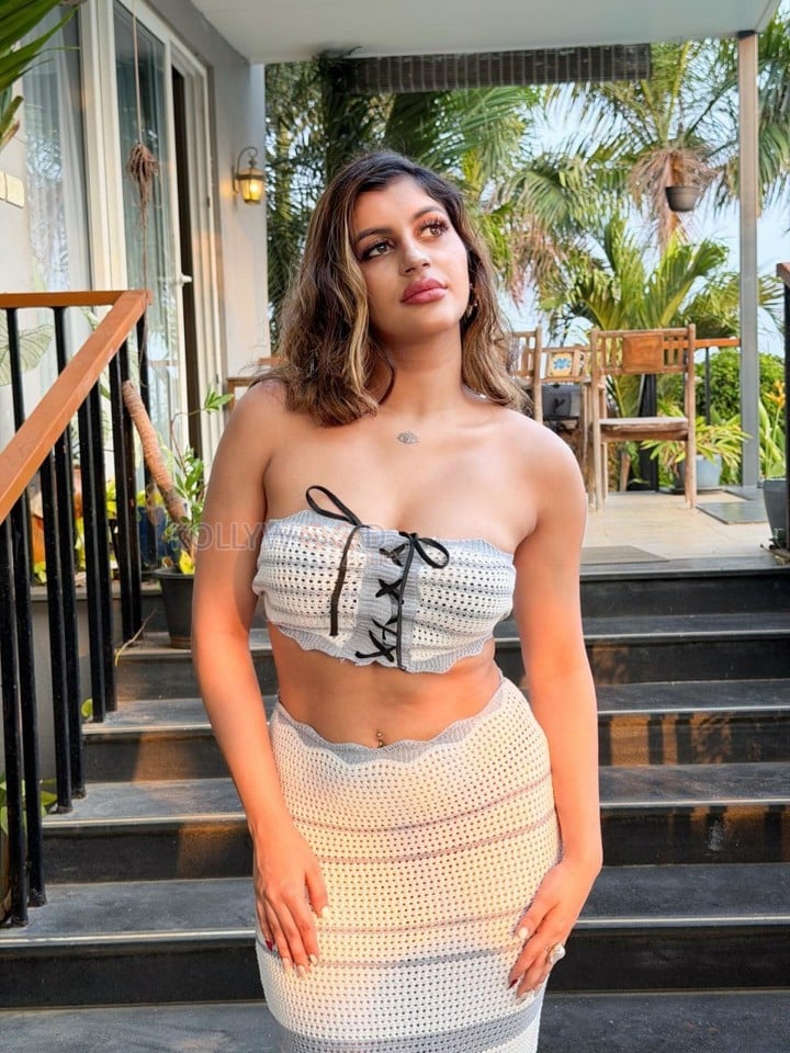 Yashika Aannand (Yaashika Aanand)