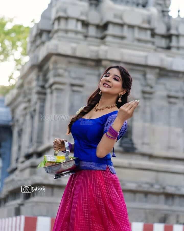Sakshi Agarwal in Traditional Dress in Temple Photos 02