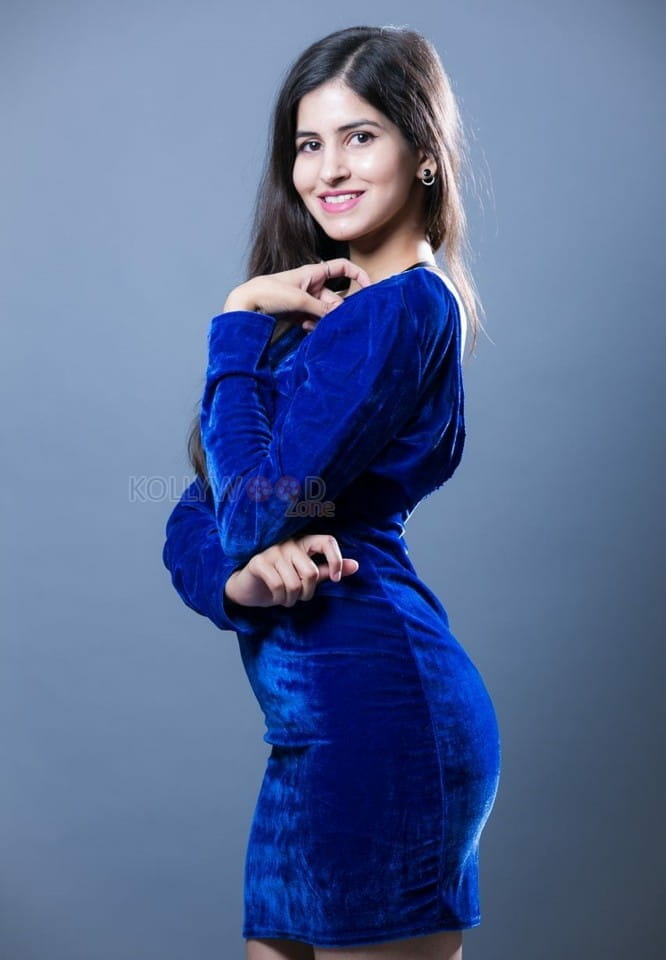 Sakshi Malik Blue Dress Pic