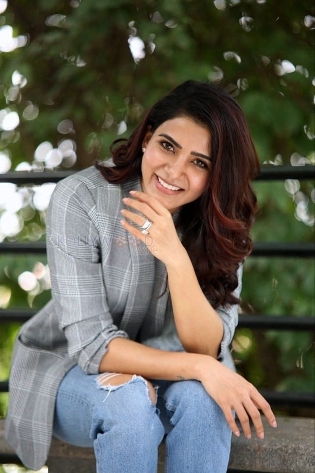 Samantha Ruth Prabhu in a Black Tube Top Grey Blazer Jacket and Denim Jeans Photos 01