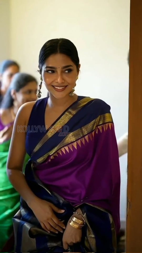 Sambarala Yeti Gattu Actress Aishwarya Lekshmi in a Blue Silk Saree Pictures 03
