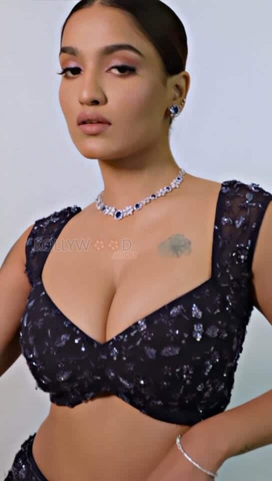 Saniya Iyappan Hot Cleavage Tattoo Photos 04