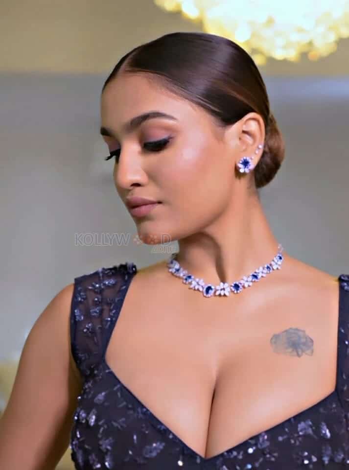 Saniya Iyappan Hot Cleavage Tattoo Photos 07