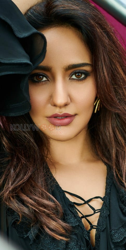 Seductive and Tempting Beauty Neha Sharma Hot Pictures 03