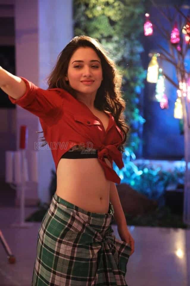 Sensual White Beauty Tamannah Bhatia Sexy Pictures 03