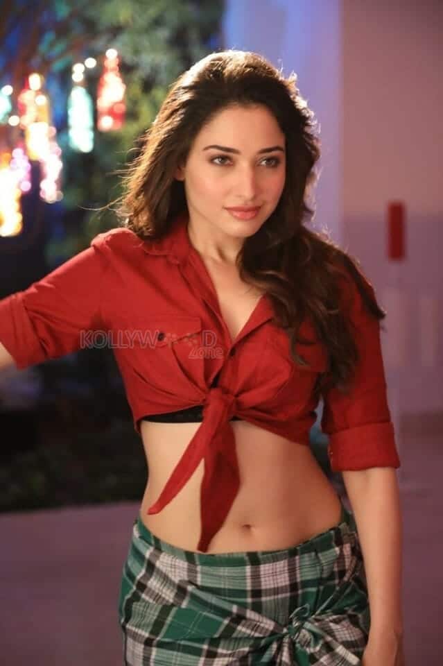Sensual White Beauty Tamannah Bhatia Sexy Pictures 04