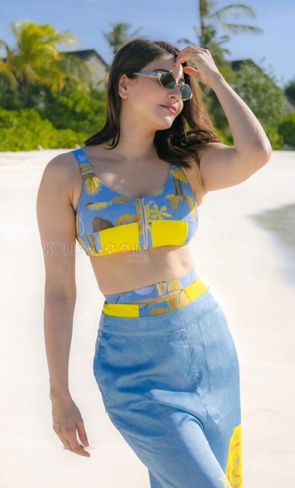 Sexy Actress Kajal Aggarwal Beach Bikini Photos 01