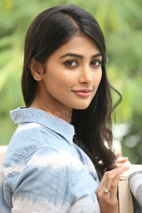 Sexy Actress Model Pooja Hegde Pictures