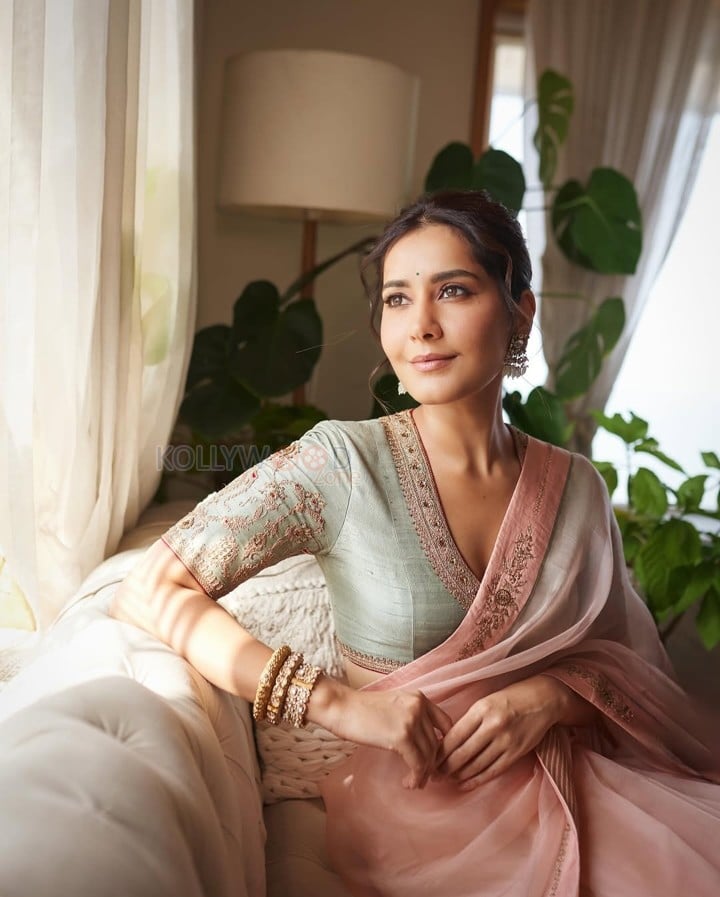 Sexy Beautiful Raashi Khanna in a Pastel Saree at Waves Summit 2025 Photos 02