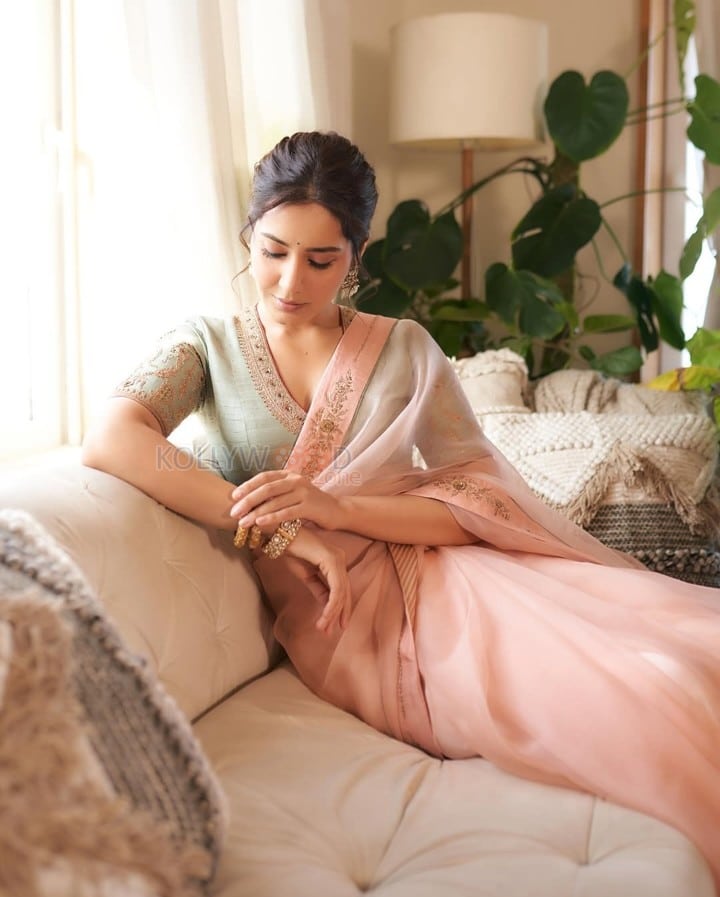 Sexy Beautiful Raashi Khanna in a Pastel Saree at Waves Summit 2025 Photos 03
