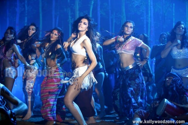 Sexy Deepika Padukone In Dum Maaro Dum Movie Stills