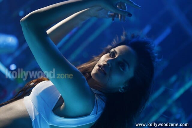 Sexy Deepika Padukone In Dum Maaro Dum Movie Stills