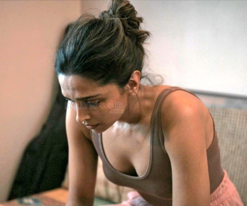 Sexy Deepika Padukone in a Brown Scoop Neck Tank Top Pictures 02