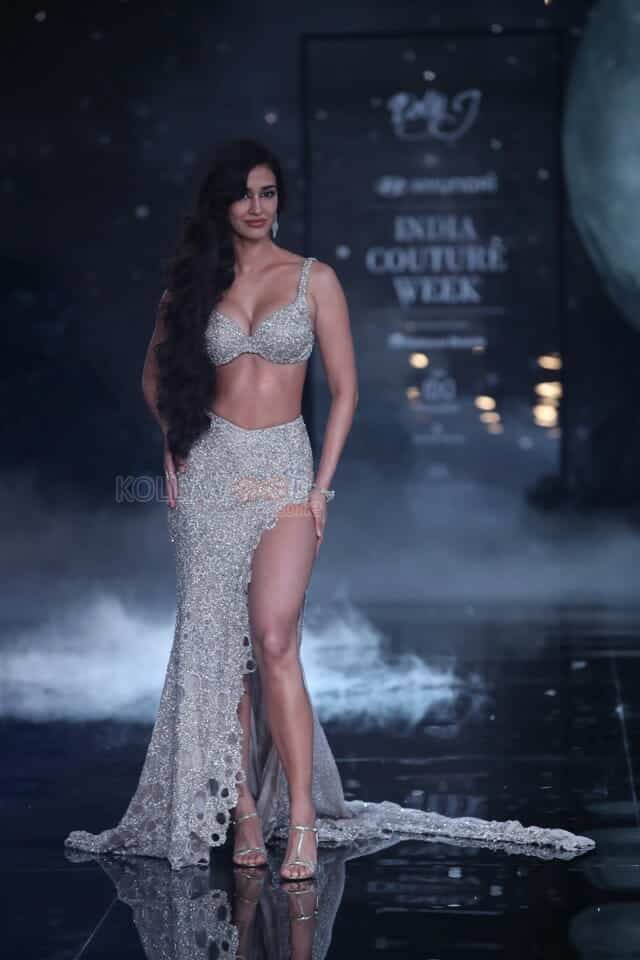 Sexy Disha Patani at India Couture Week Rampwalk Photos 01