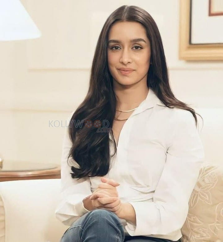 Sexy Indian Bollywood Actress Shraddha Kapoor Photos