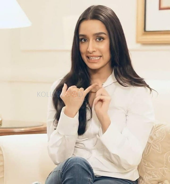 Sexy Indian Bollywood Actress Shraddha Kapoor Photos