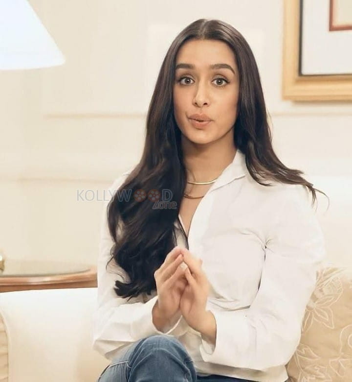 Sexy Indian Bollywood Actress Shraddha Kapoor Photos