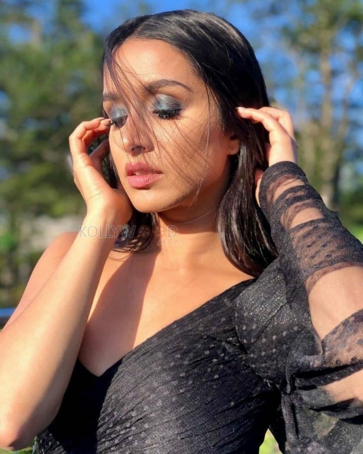 Sexy Indian Bollywood Actress Shraddha Kapoor Photos