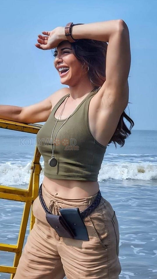 Sexy Jacqueline Fernandez as Dr Sandra Rebello in Ram Setu Photo 01
