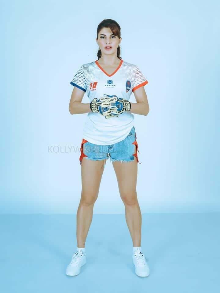 Sexy Jacqueline Fernandez in Delhi Dynamos Photoshoot Stills 06