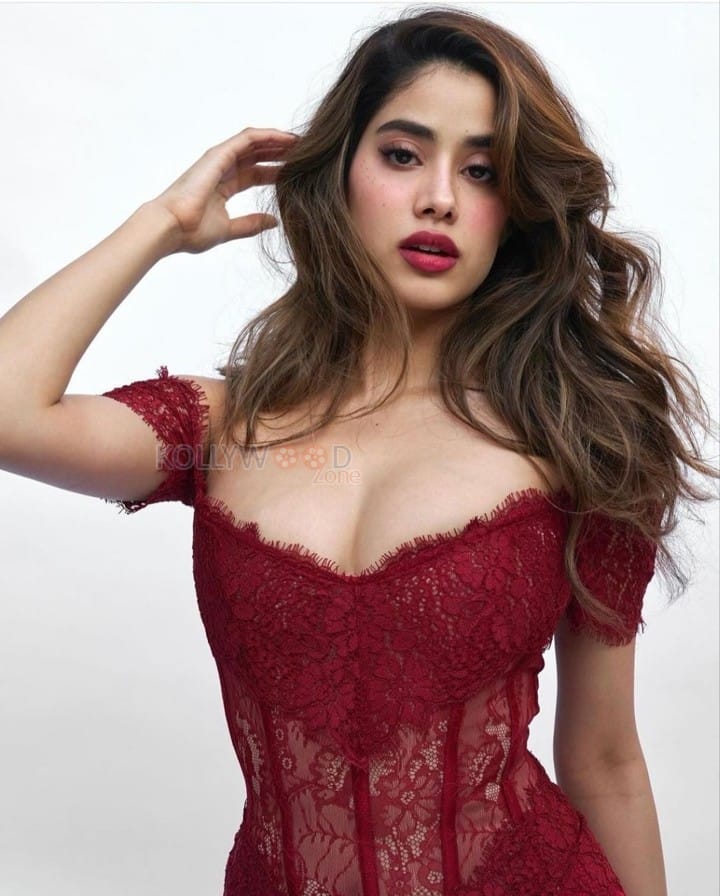 Sexy Janhvi Kapoor in a Scarlet Red Corset Gown for Valentines Day Pictures 05