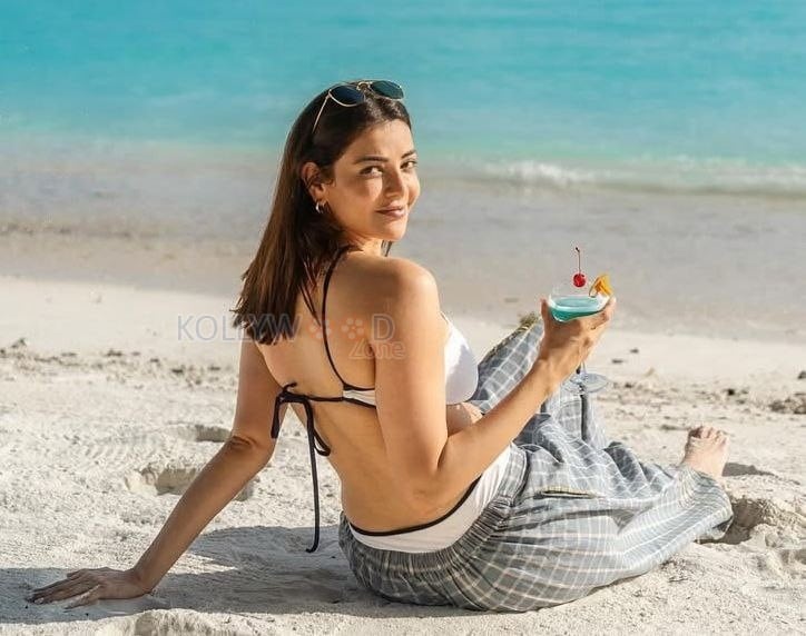 Sexy Kajal Aggarwal Vacation Bikini Pictures 04