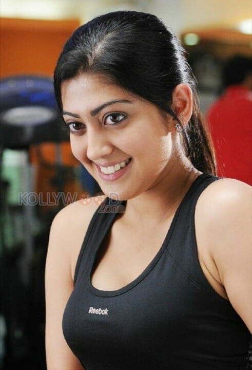 Sexy Kannada Actress Pranitha Photos