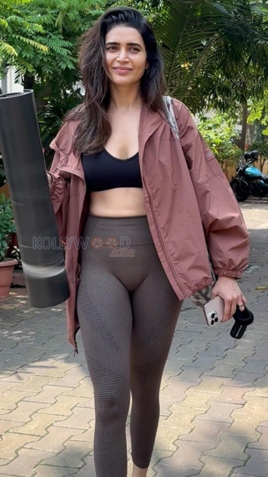 Sexy Karishma Tanna Workout Photo 01