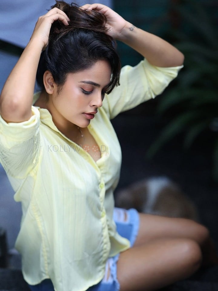 Sexy Nandita Swetha in a Light Yellow Shirt and Mini Denim Shorts Photos 03