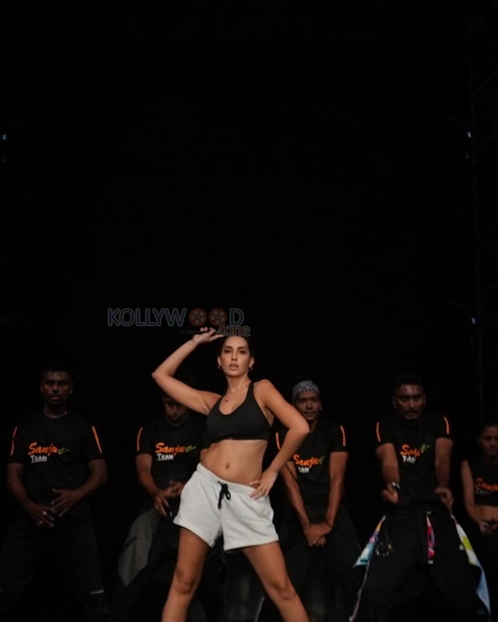 Sexy Nora Fatehi Dancing Photos 02