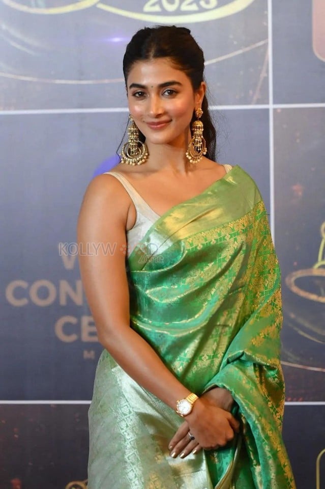 Sexy Pooja Hegde in a Sleeveless Green Silk Saree Photos 02