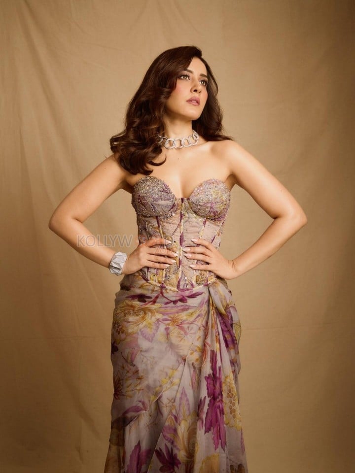 Sexy Raashii Khanna in a Strapless Embellished Corset Style Top with a Matching Draped Skirt Photos 08