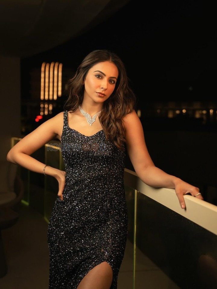 Sexy Rakul Preet Singh in a Shimmering Sequin Bodycon Dress Photos 01