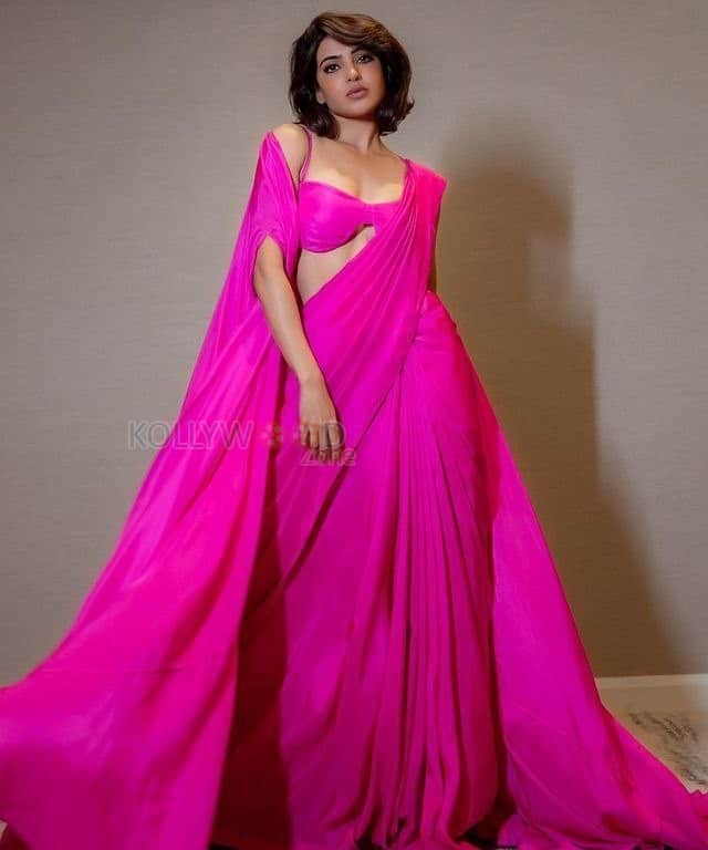 Sexy Samantha Ruth Prabhu in a Bright Pink Saree with Bralette Style Blouse Photos 01