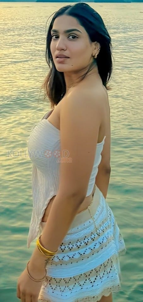 Sexy Saniya Iyappan Beach Bikini Photos 06