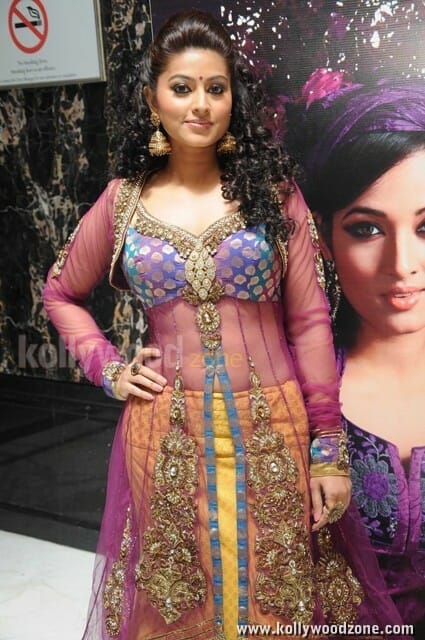 Sexy Sneha Hot Navel Pictures