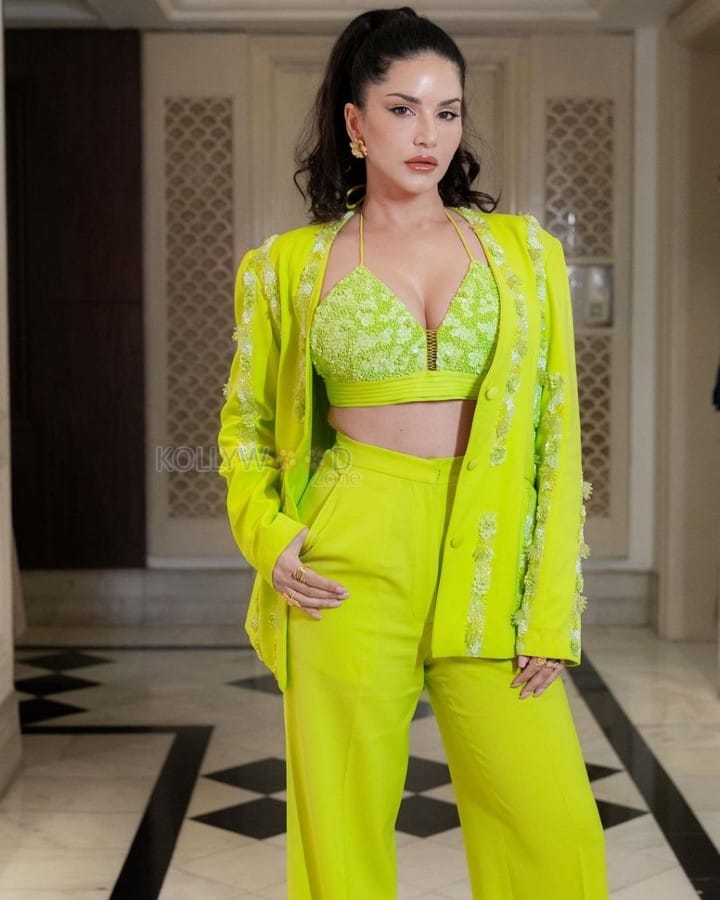 Sexy Sunny Leone in a Lime Green Pant Suit Photos 02