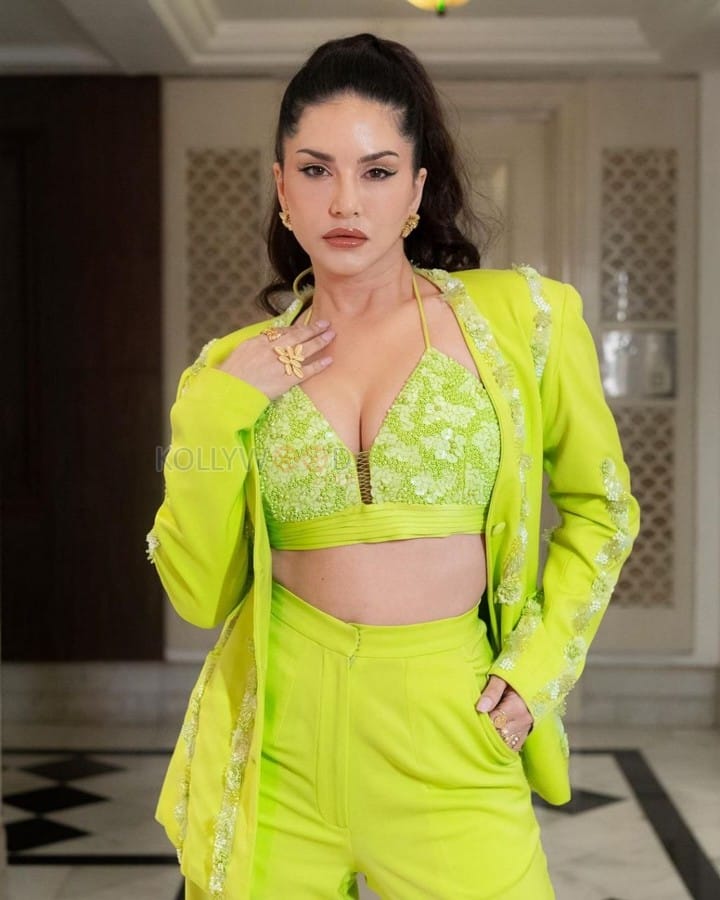 Sexy Sunny Leone in a Lime Green Pant Suit Photos 04