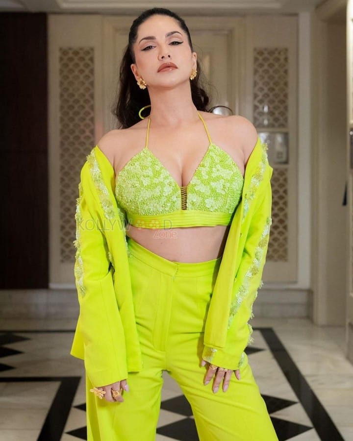 Sexy Sunny Leone in a Lime Green Pant Suit Photos 05