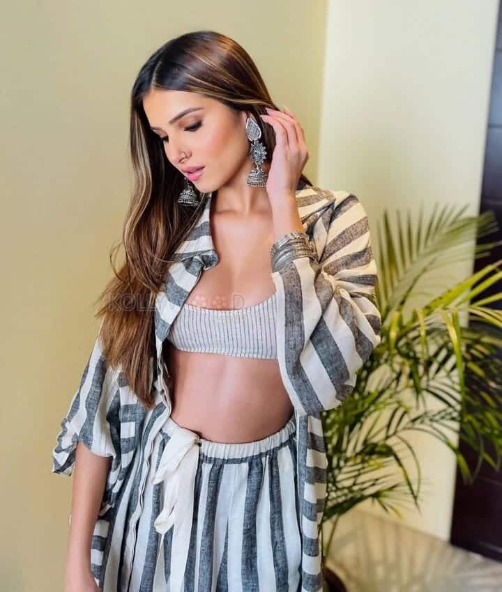 Sexy Tara Sutaria in a Black and White Horizontal Striped Dress Photos 02