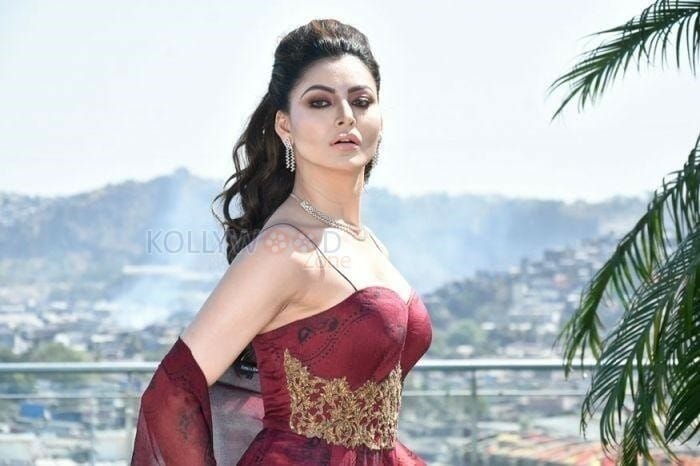 Sexy Urvashi Rautela Photoshoot Pictures