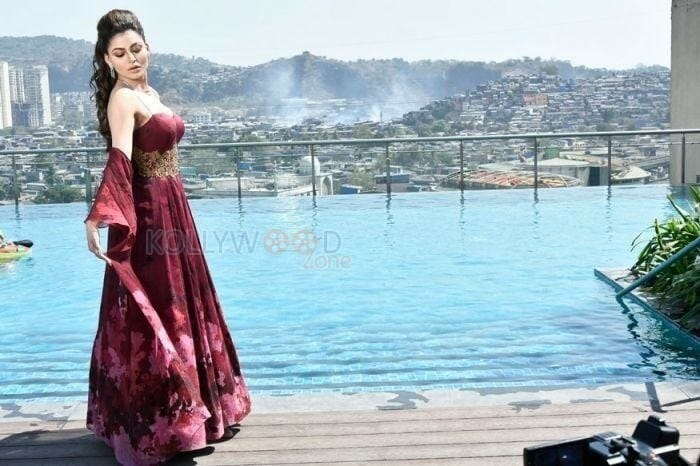 Sexy Urvashi Rautela Photoshoot Pictures