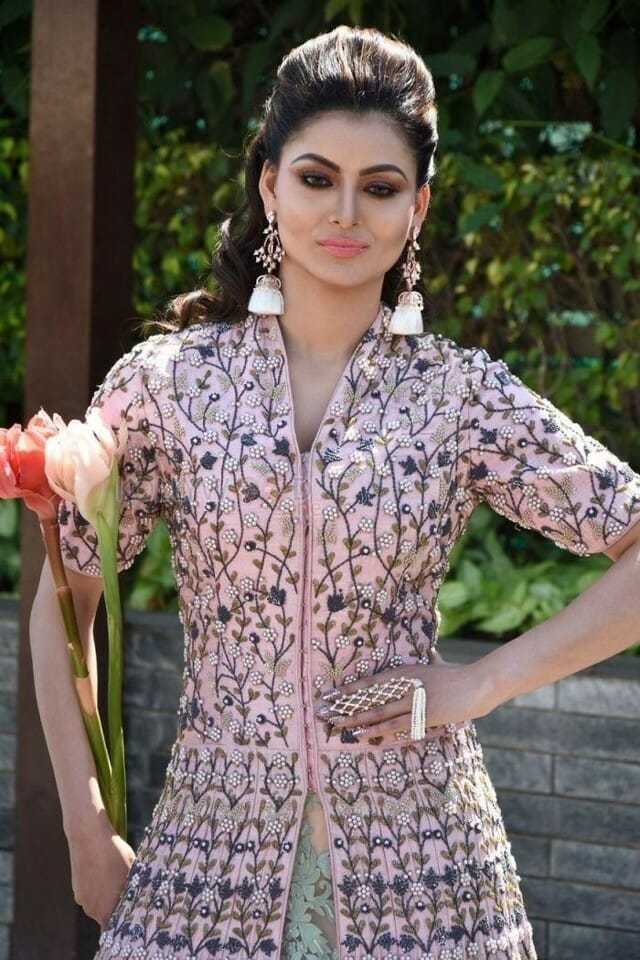 Sexy Urvashi Rautela Photoshoot Pictures