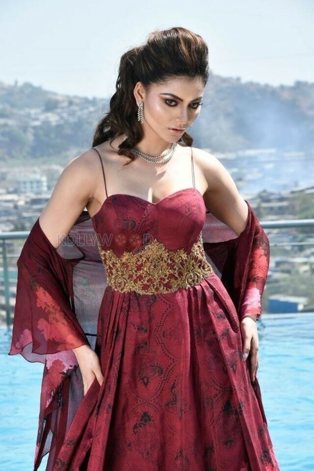 Sexy Urvashi Rautela Photoshoot Pictures
