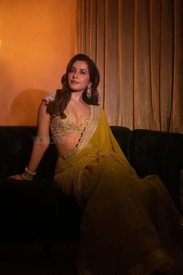 Sizzling Glam Raashi Khanna in a Mustard Yellow Saree with a Golden Floral Embroidered Blouse Pictures 03