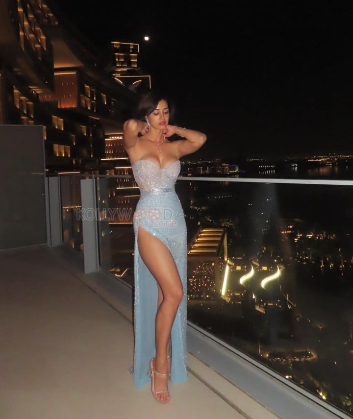 Sizzling Hot Disha Patani in a Strapless Thigh Slit Blue Gown Photos 02