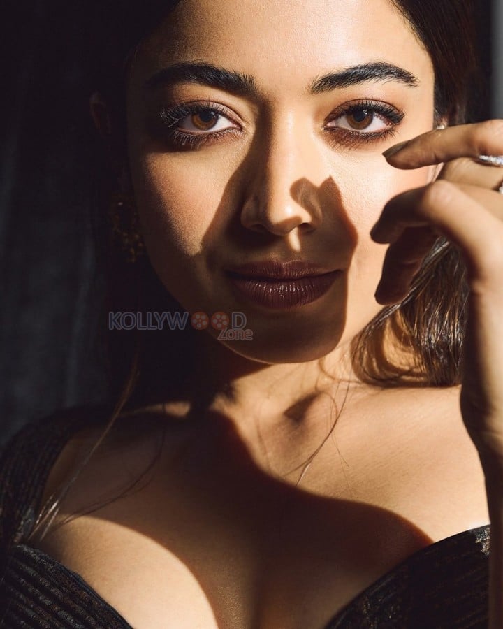 Sizzling Hot Rashmika Mandanna in a Fusion Saree with a Black Corset Style Blouse Photos 03