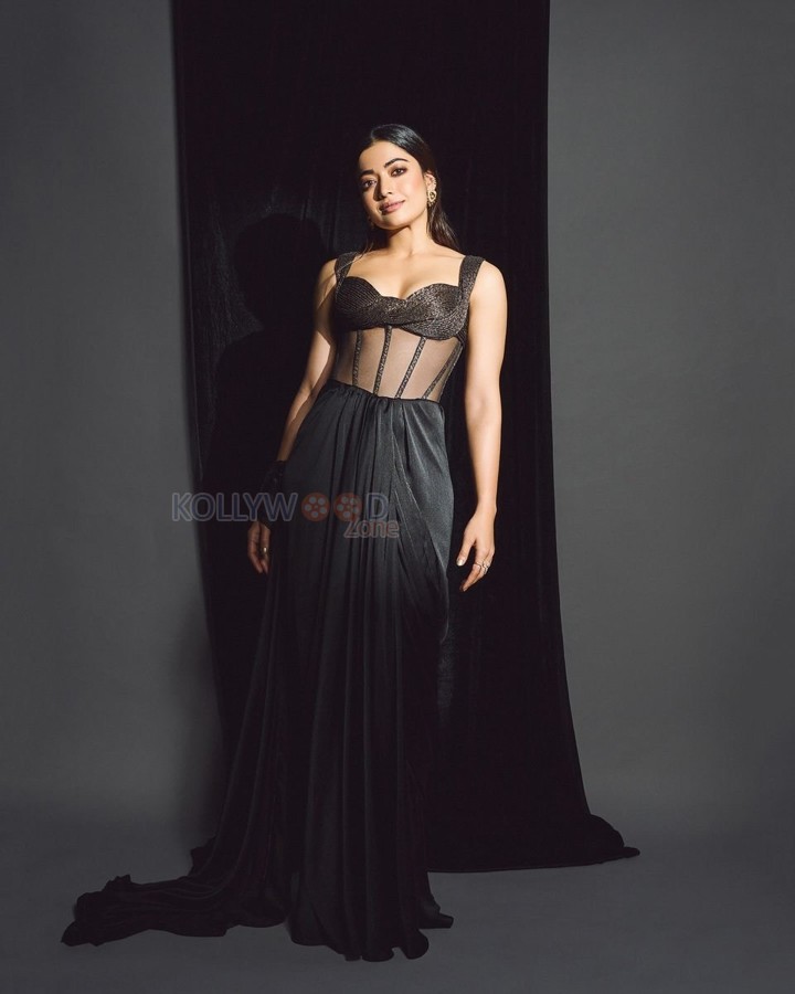Sizzling Hot Rashmika Mandanna in a Fusion Saree with a Black Corset Style Blouse Photos 05
