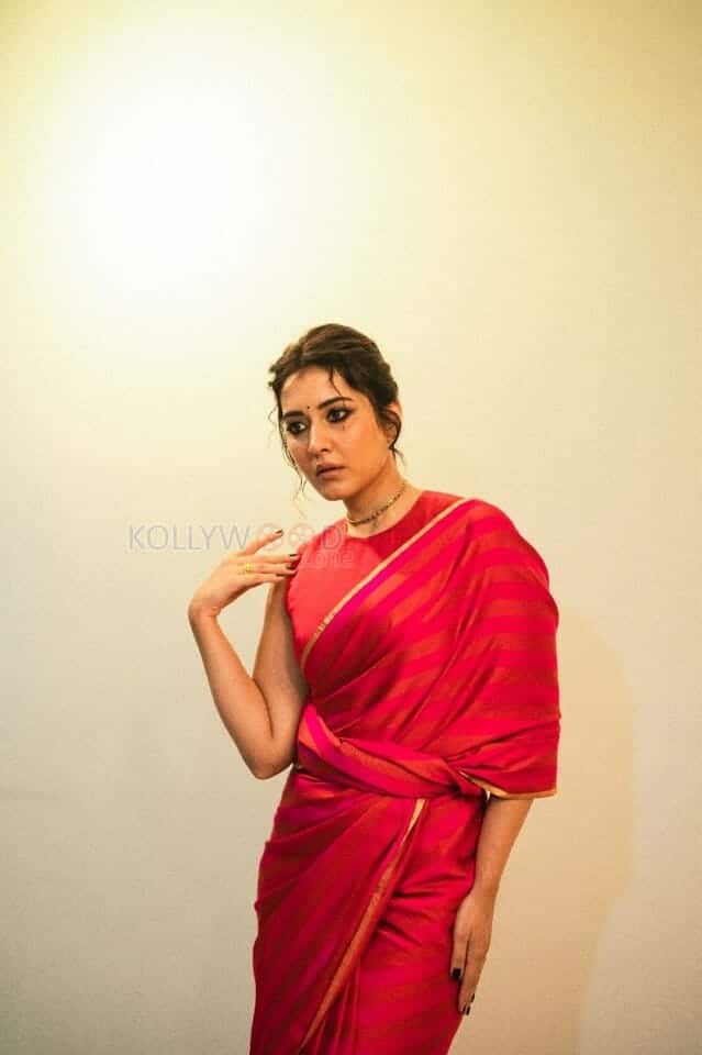 Sizzling Raashi Khanna Photoshoot Stills 04