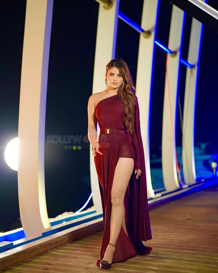 Sizzling Urvashi Rautela in a Maroon One Shoulder Thigh Slit Gown Photos 03